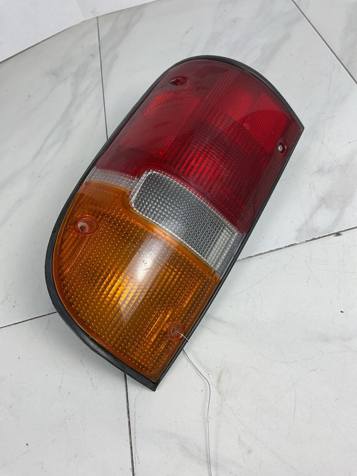 Tail Light Assembly TOYOTA TACOMA Right 95 96 97 98 99 000